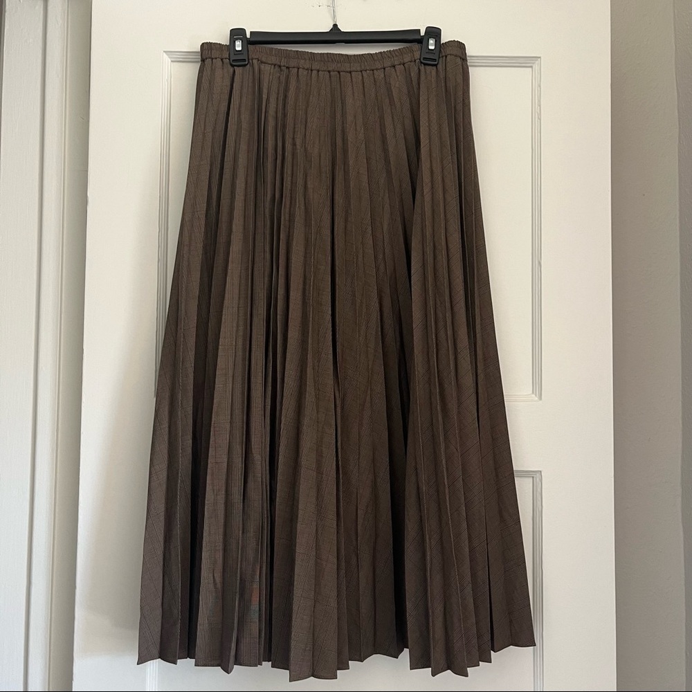 Uniqlo pleated midi skirt